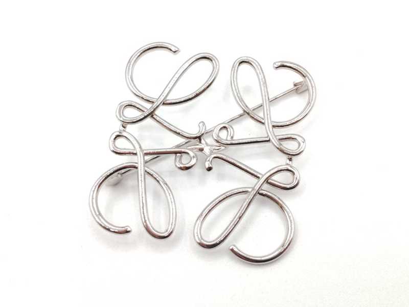 ロエベ買取 アナグラムブローチ